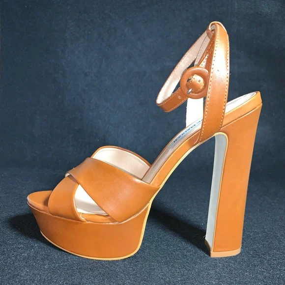 Steve Madden Martina Cognac Leather Sandals. Size 7 - Picture 10 of 11